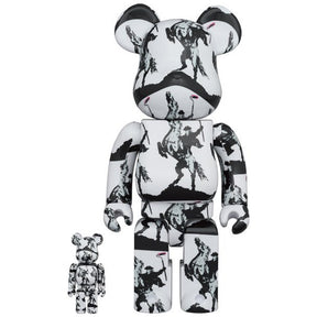 400% & 100% Bearbrick sæt - Highwayman (Brandalised x Banksy)