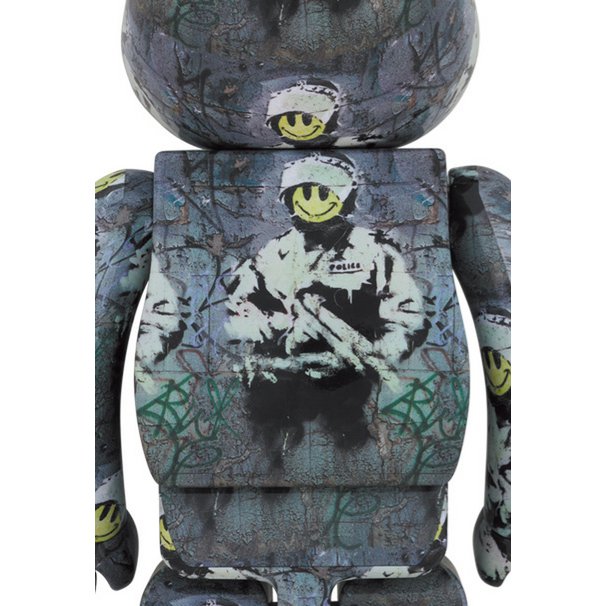 400% & 100% Bearbrick sæt - Riot Cop (Brandalism x Banksy)